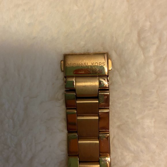 Michael Kors Watch w/extra links and original box main image 16